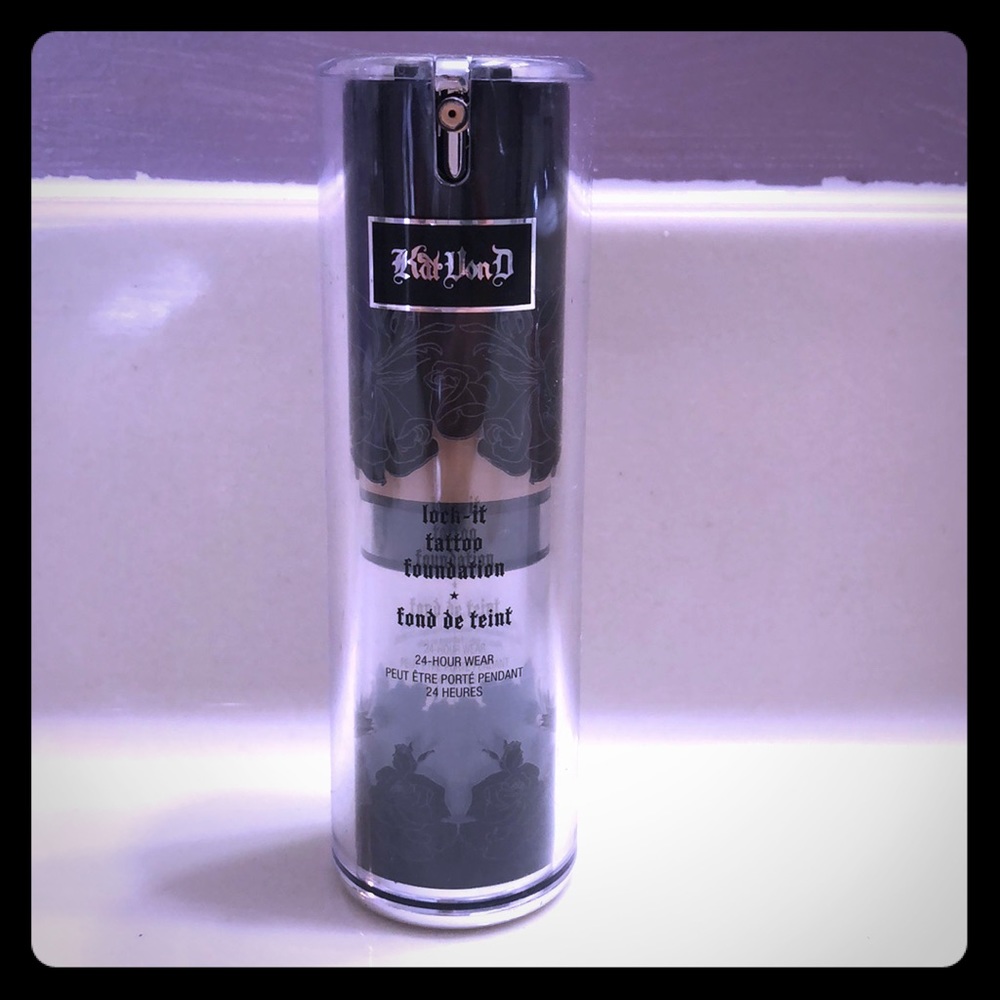 Kat Von D Lock-it tattoo foundation 24 hour wear